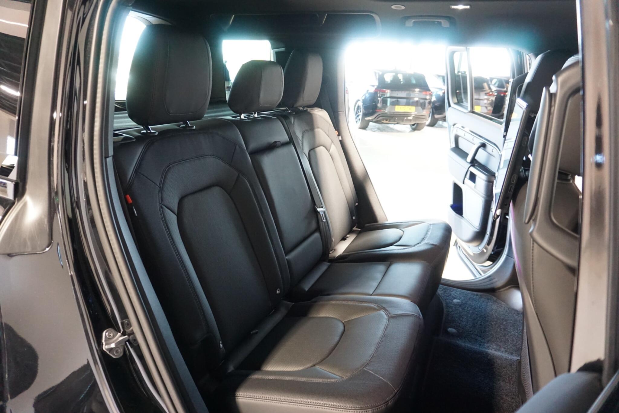 Land Rover Defender 110 2.0 P400e 15.4kWh X-Dynamic S SUV 5dr Petrol Plug-in Hybrid Auto 4WD Euro 6 (s/s) (404 ps)